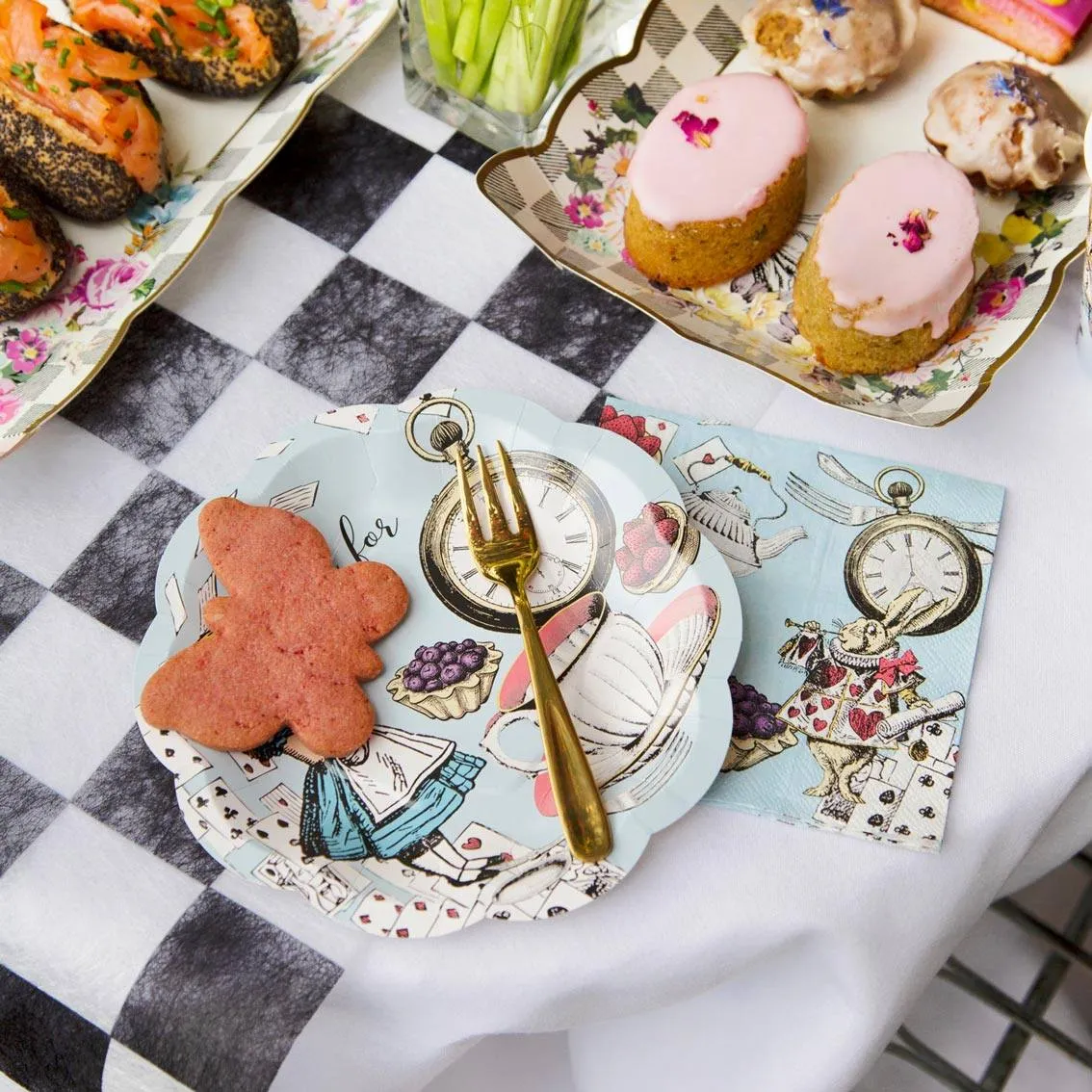 Alice in Wonderland Dessert Plates 12ct