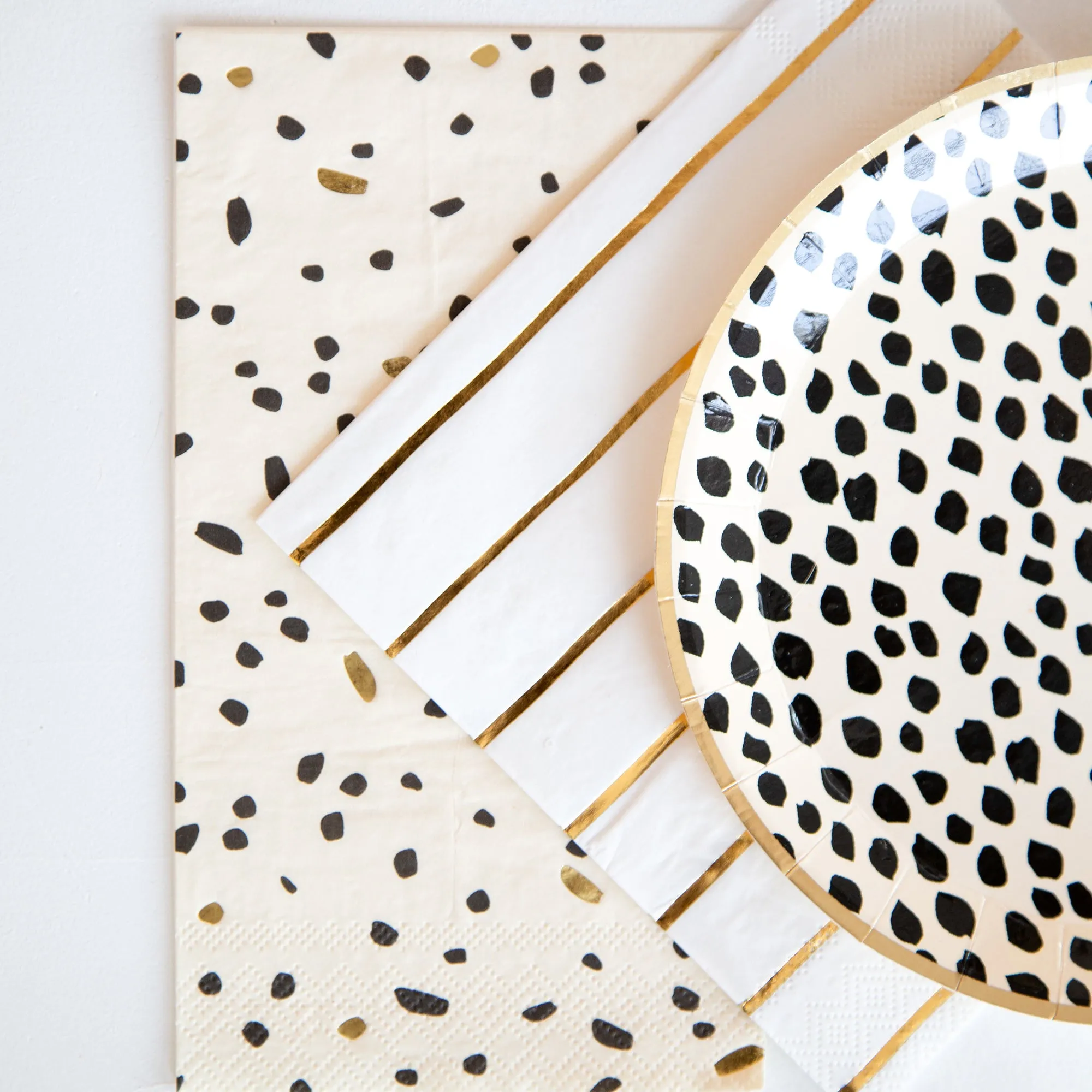 Black & Cream Dot Guest Towels 16ct