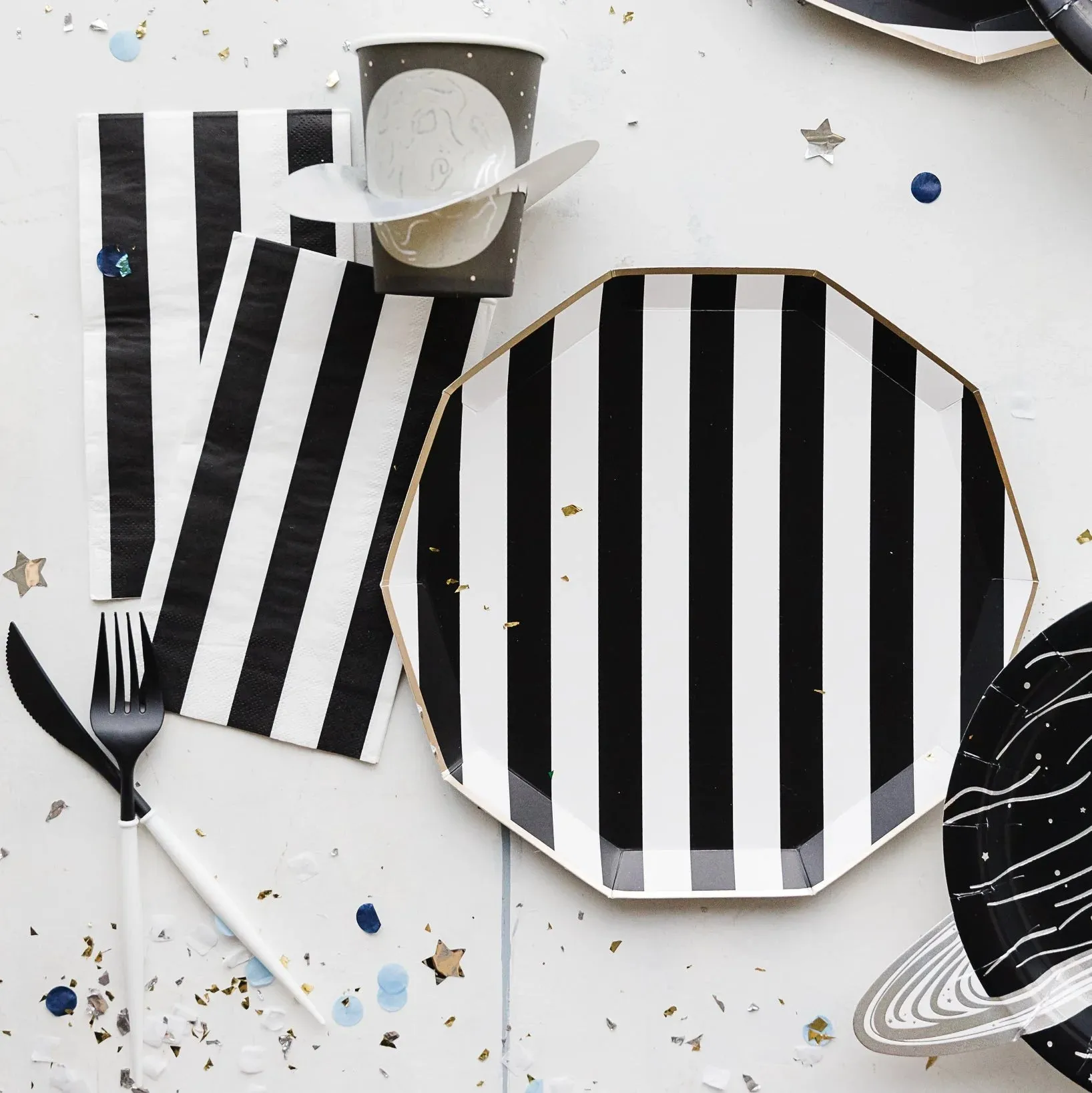 Black Noir Cabana Striped Dinner Plates 8ct
