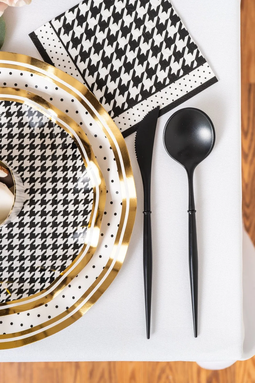 Blanc & Noir Wavy Dinner Plates