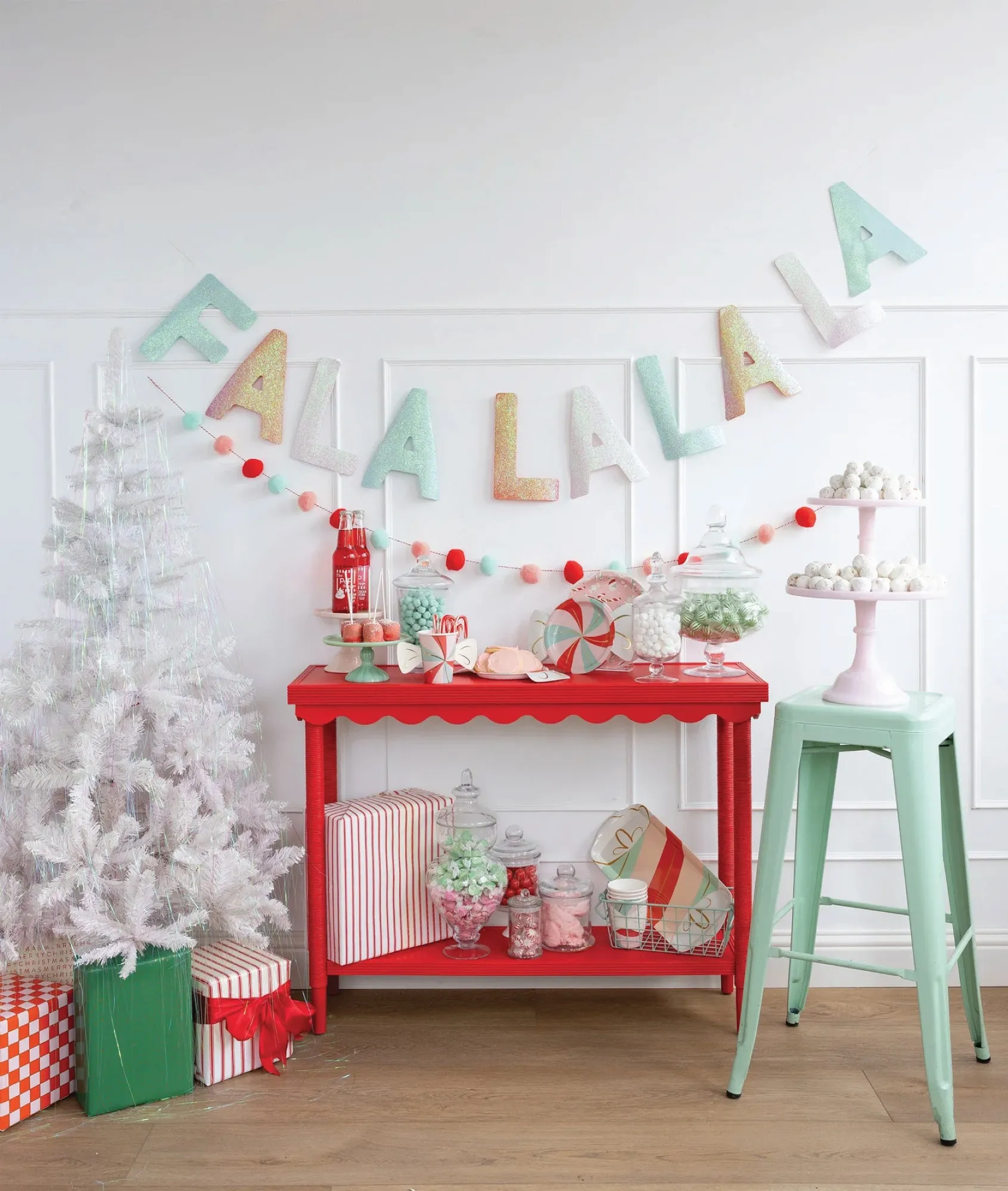 Candy Cane Lane Pattern Lunch Plates 8ct