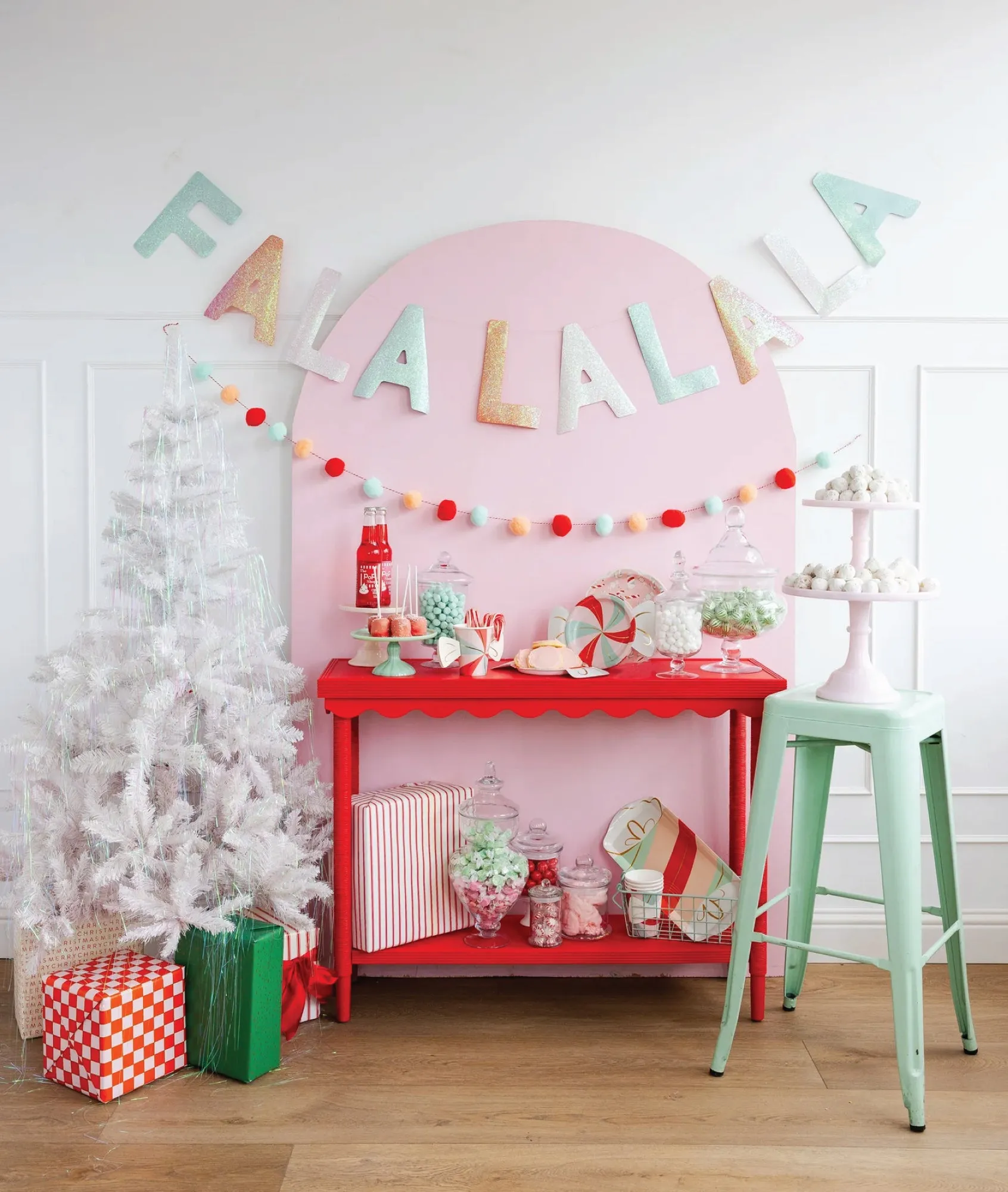 Candy Cane Lane Pattern Lunch Plates 8ct
