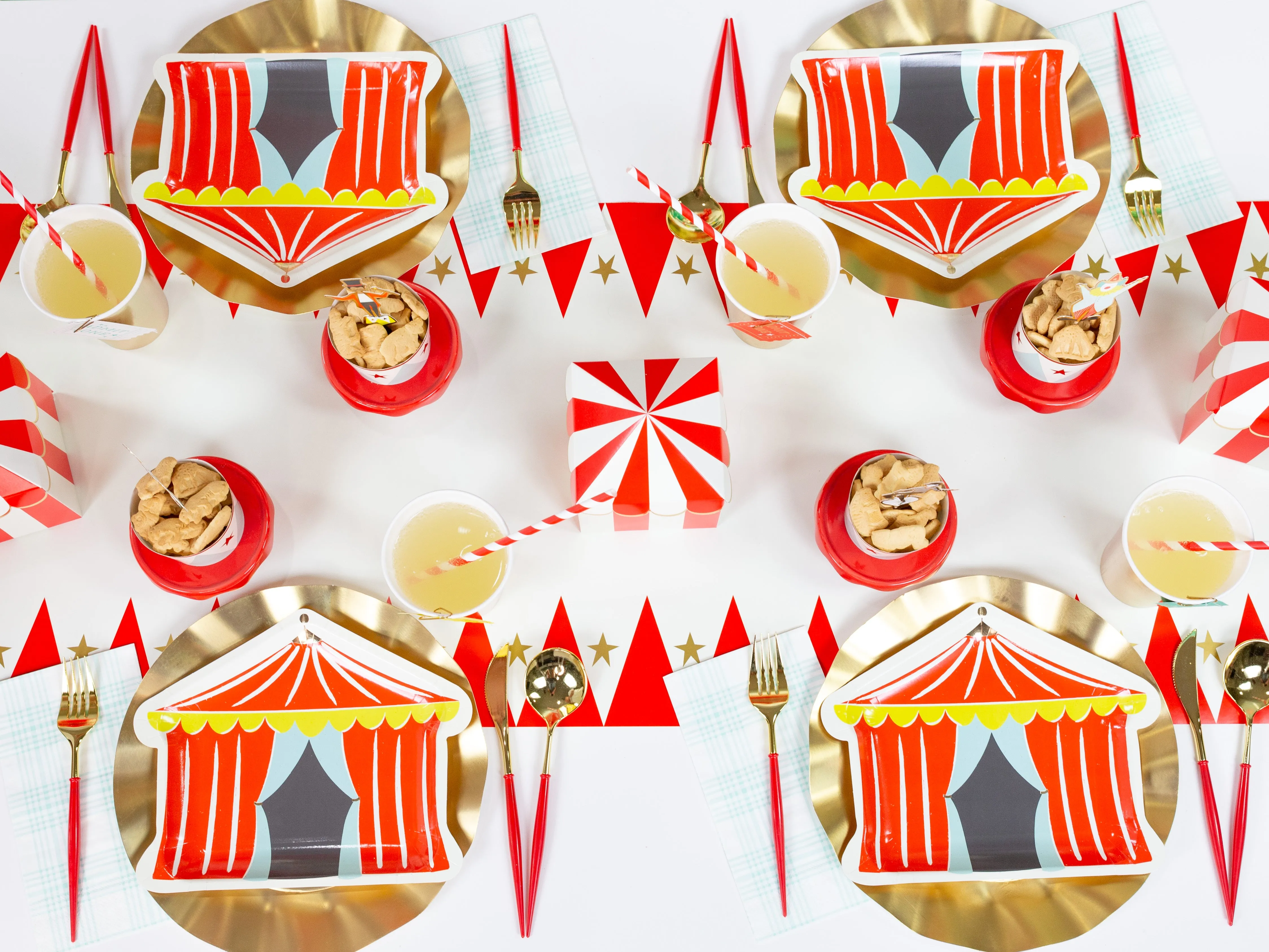 Carnival Tent Lunch Plates 8ct