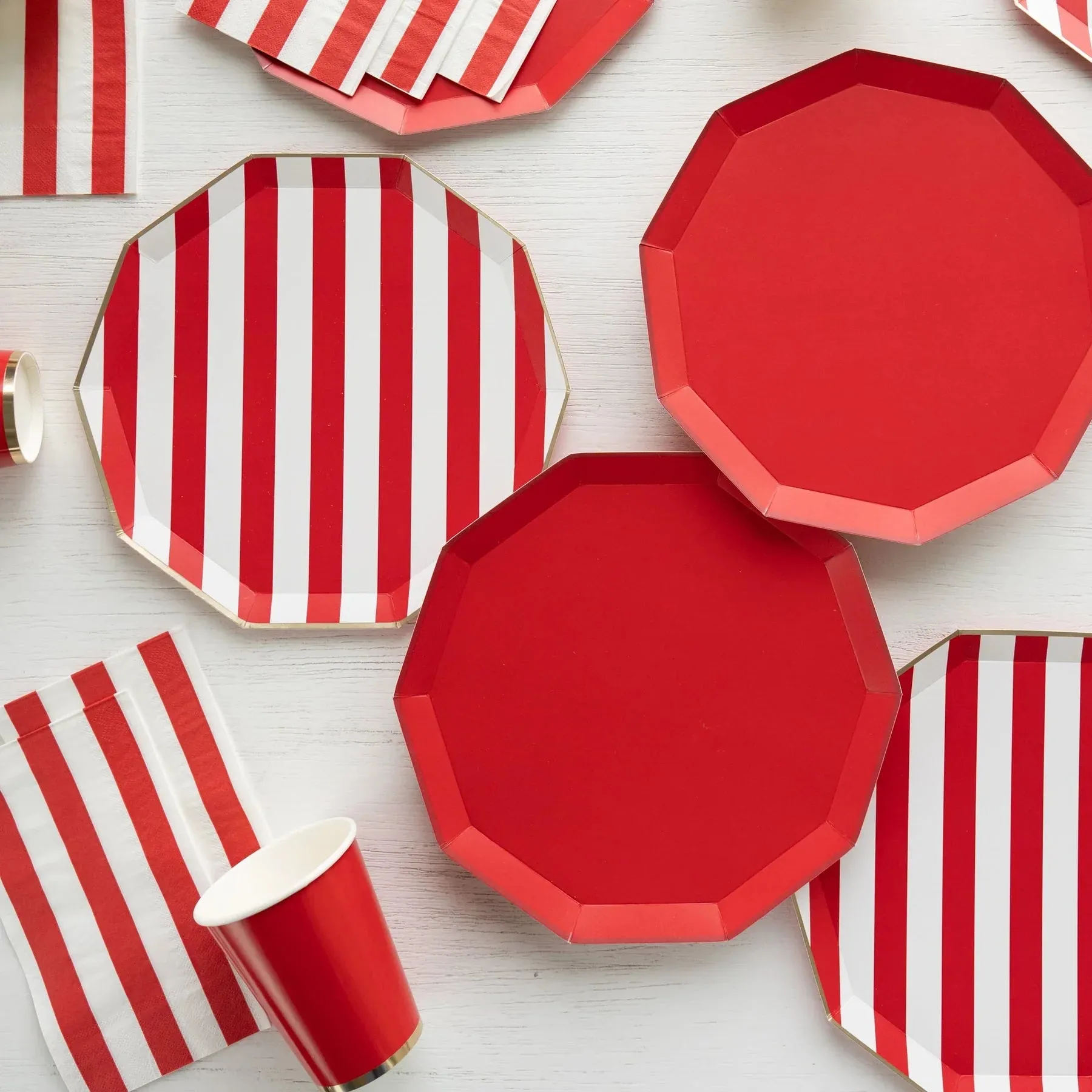 Cherry Red Cabana Striped Dinner Plates 8ct