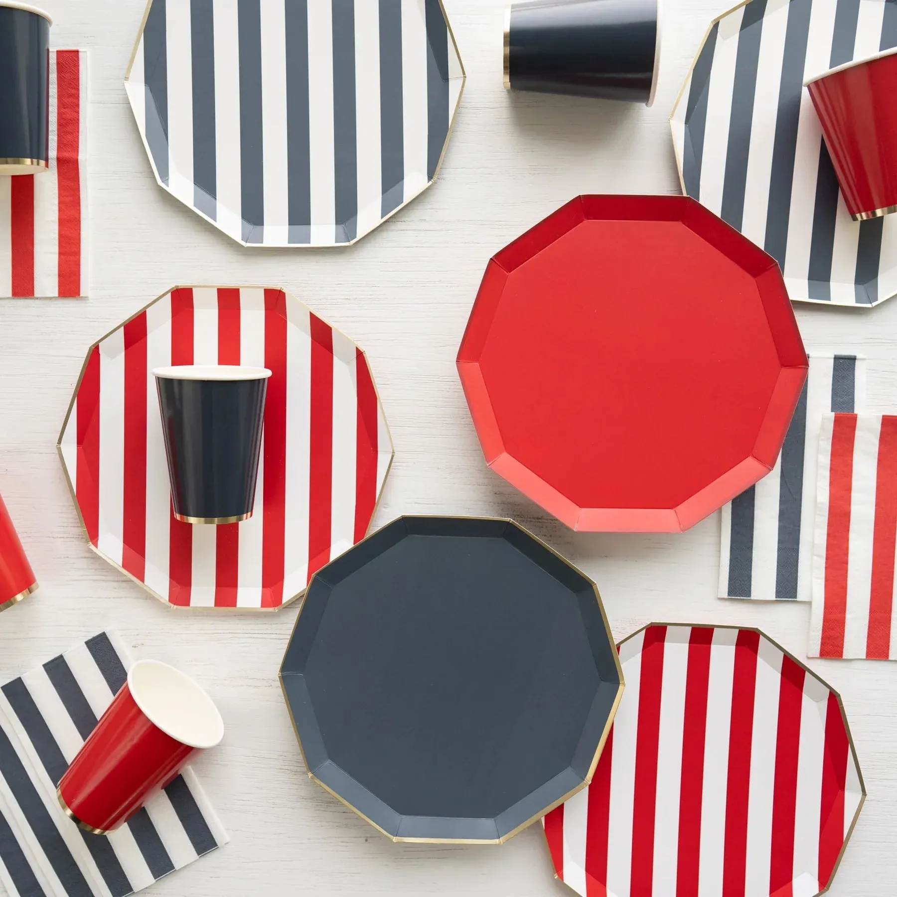 Cherry Red Cabana Striped Dinner Plates 8ct