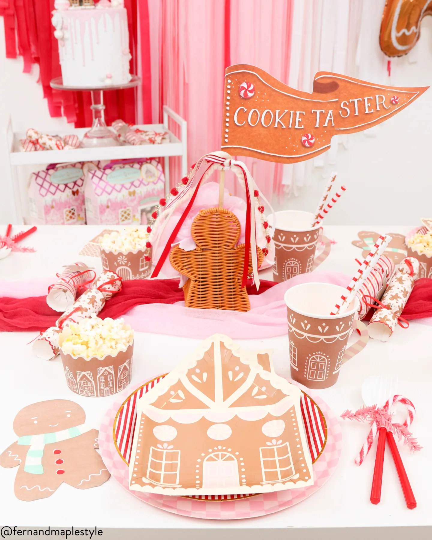 Cozy Gingerbread Man Lunch Napkins 24ct