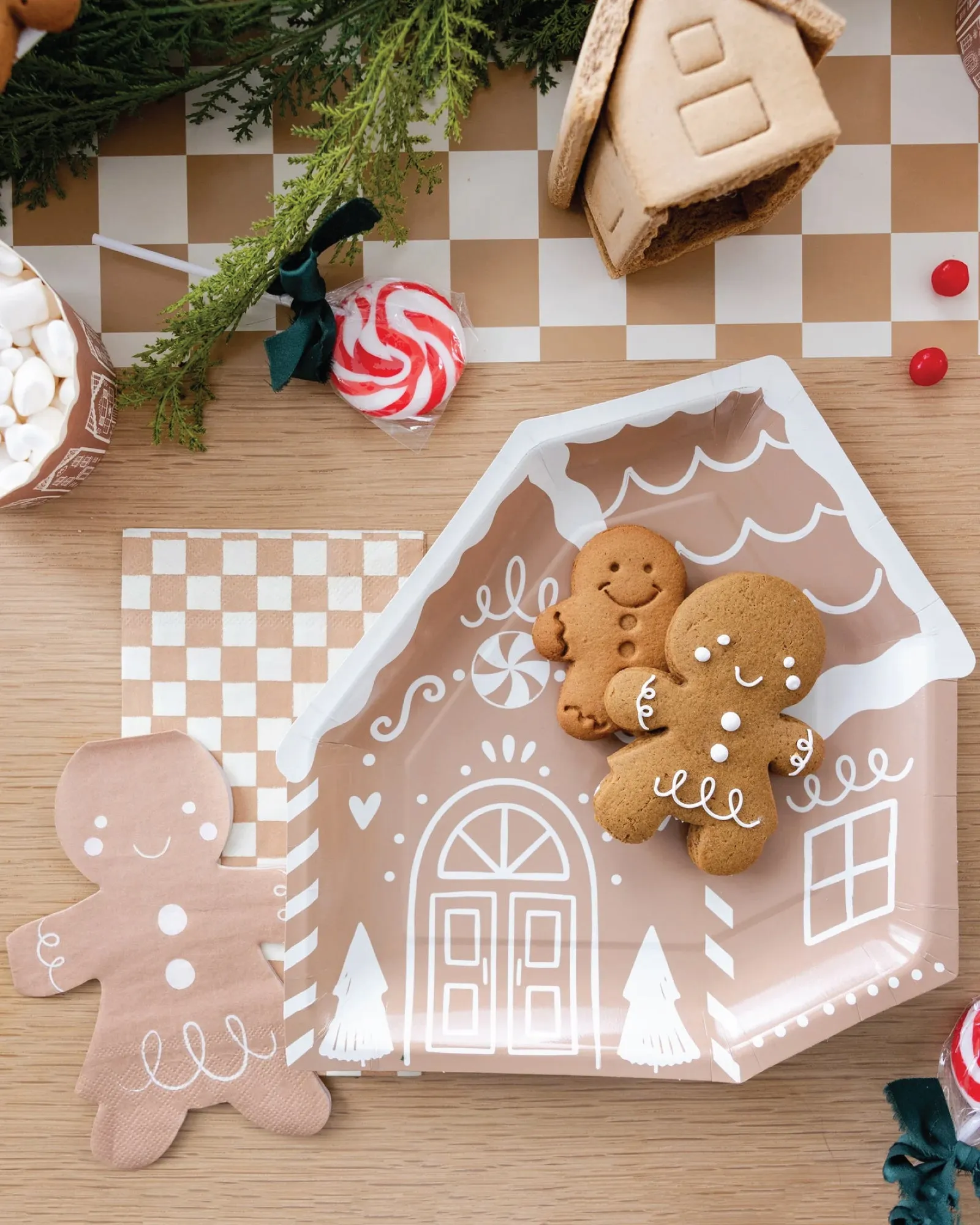 Gingerbread Brown Checkered Paper Guest Towels 24ct