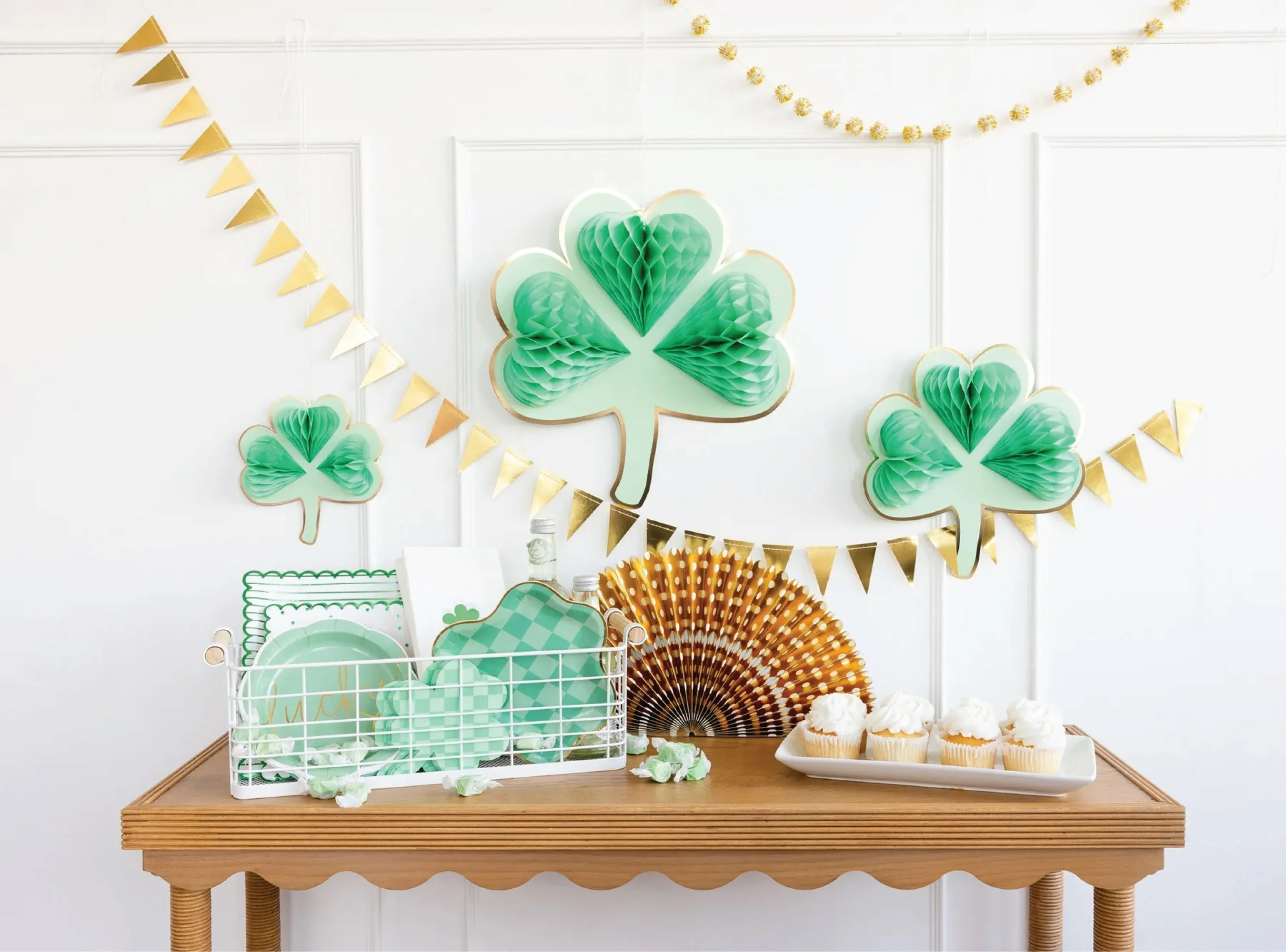 Honeycomb Shamrocks Hanging Decorations 3ct