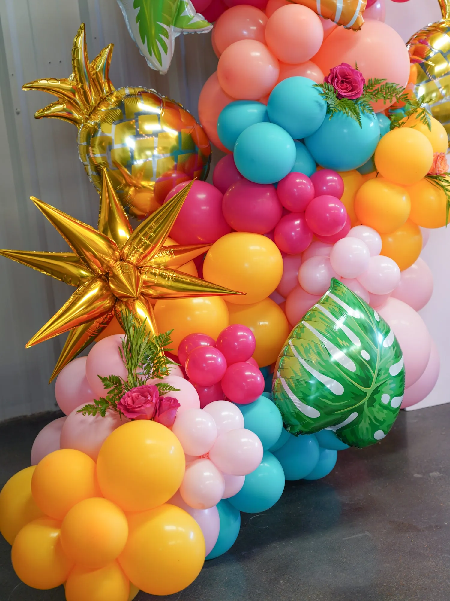 Metallic Gold Pineapple Foil Balloon 25in