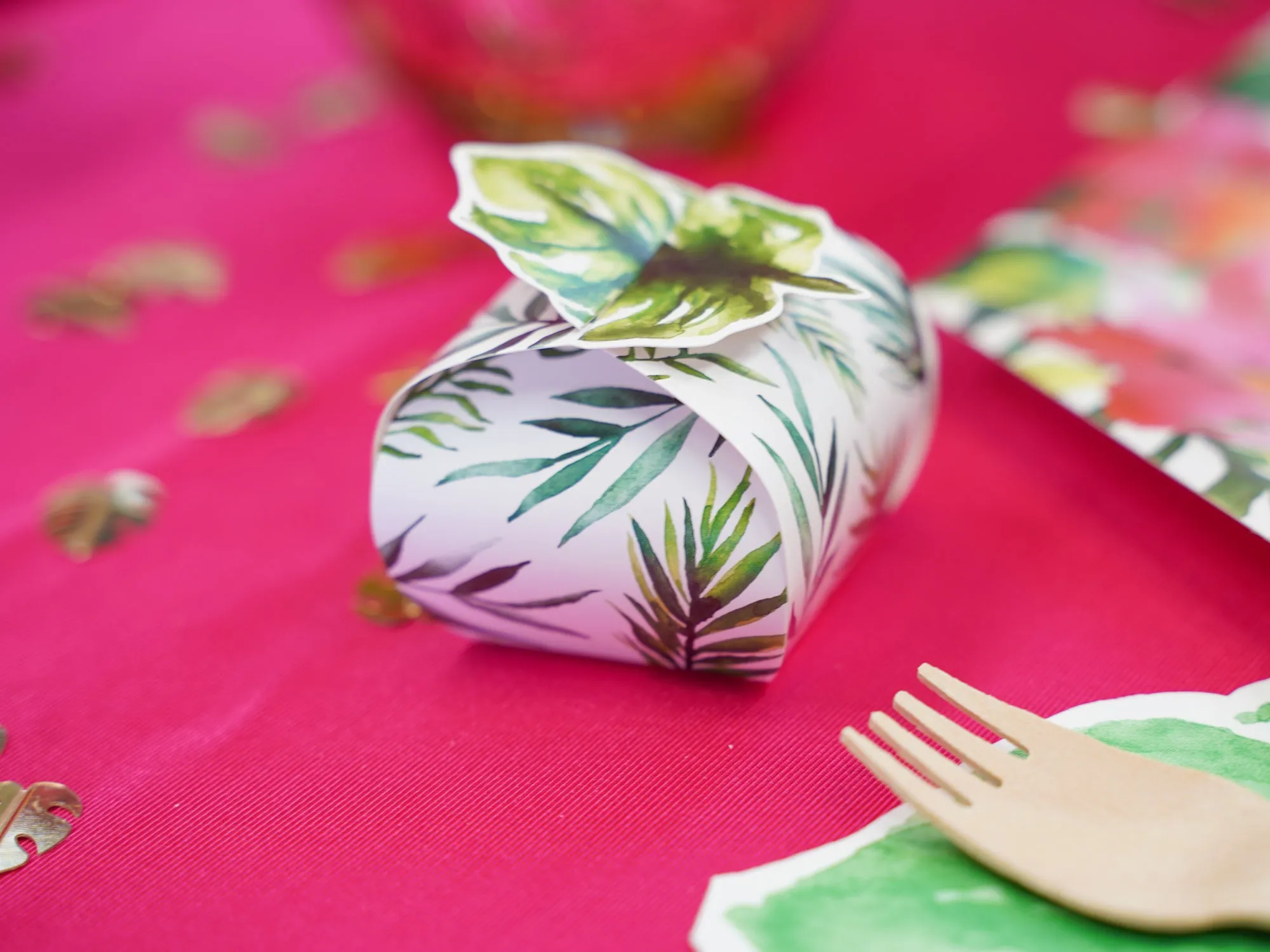 Mini Tropical Palm Leaf Favor Boxes 10ct