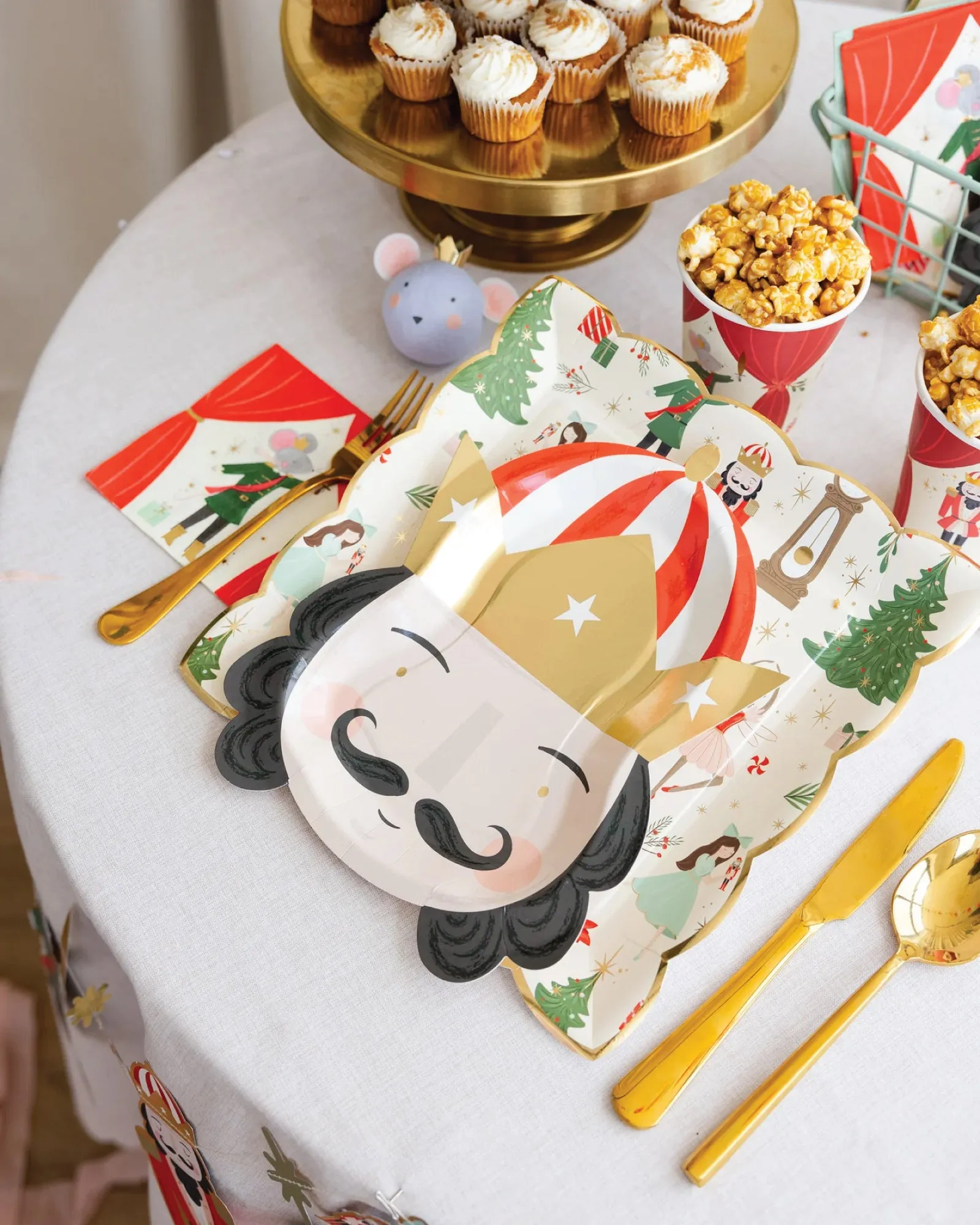 Nutcracker Pattern Square Dinner Plates 8ct