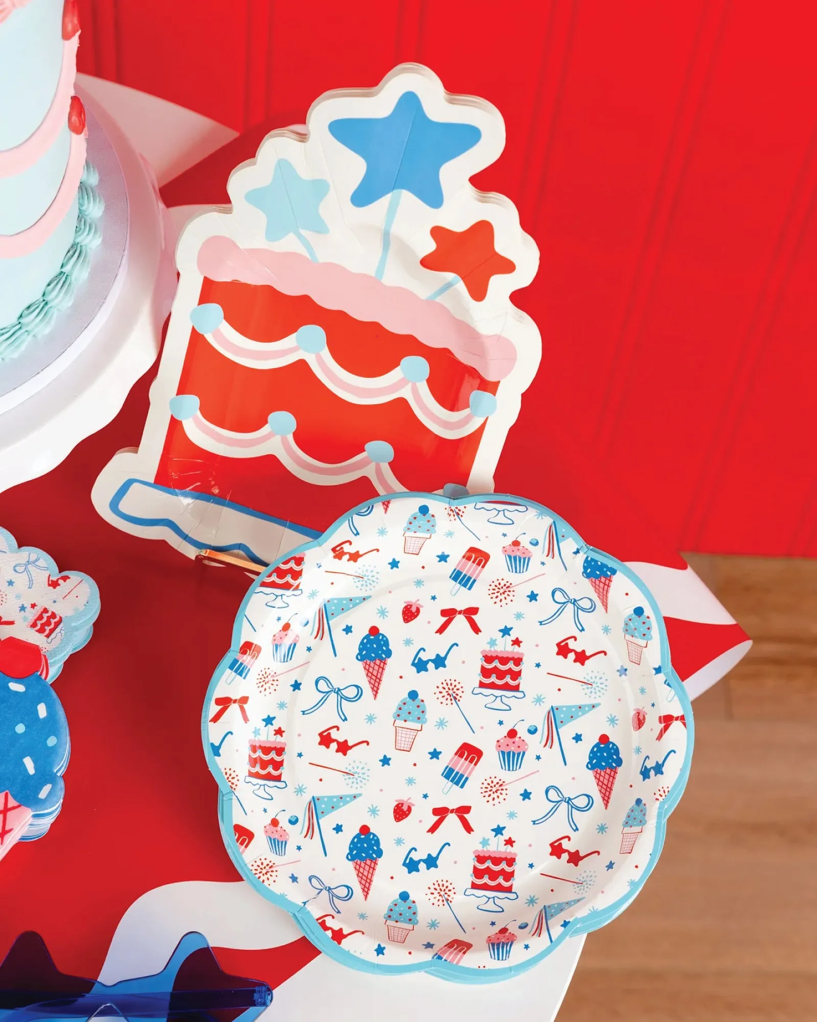 Red White & Blue Summer Cake Dessert Plates 8ct