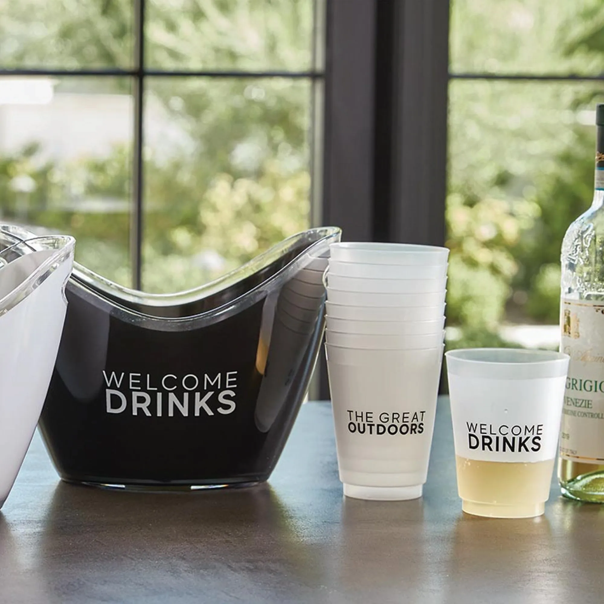 Welcome Drinks Frosted Plastic Cups 8ct