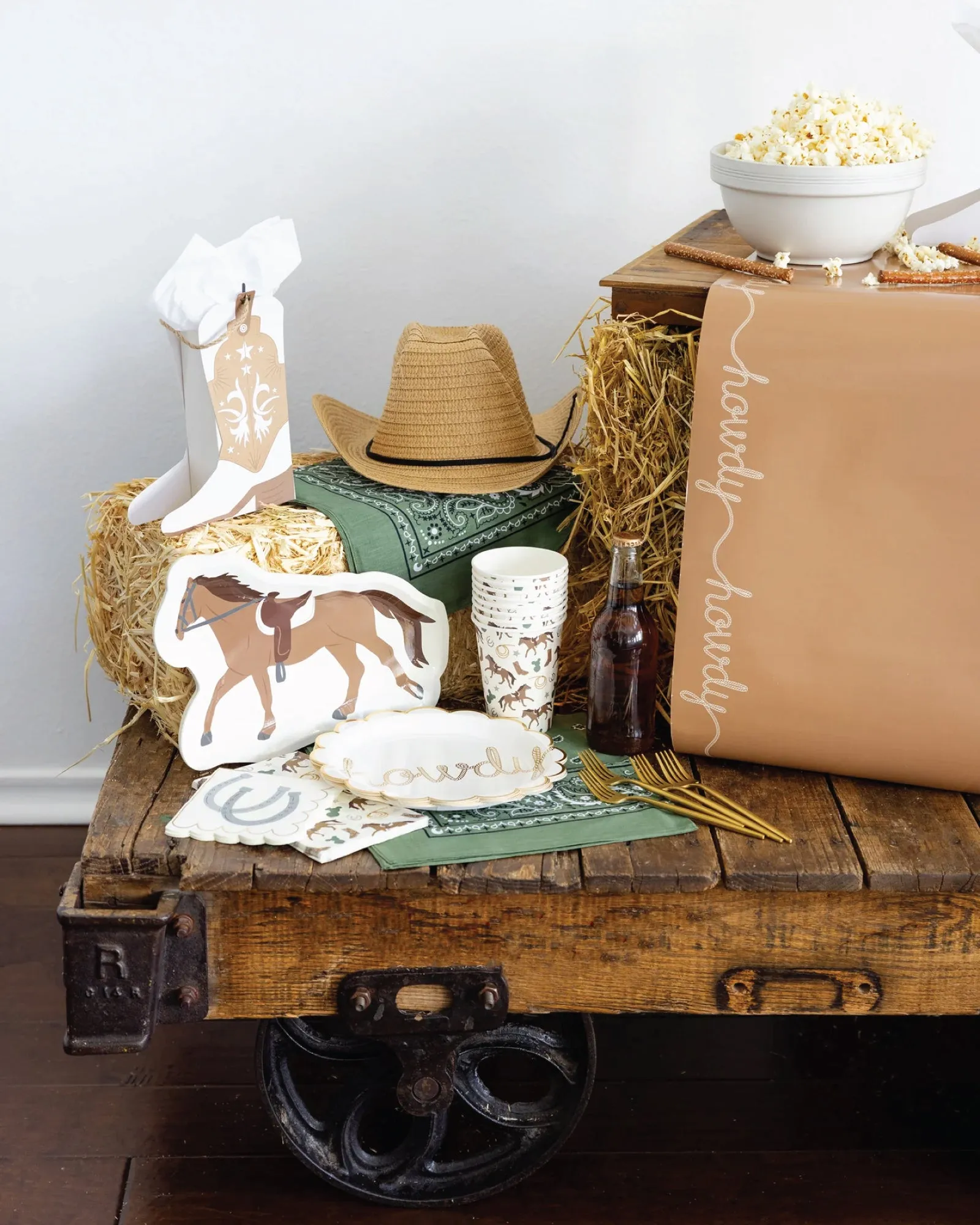 Western Horseshoe Dessert Napkins 18ct